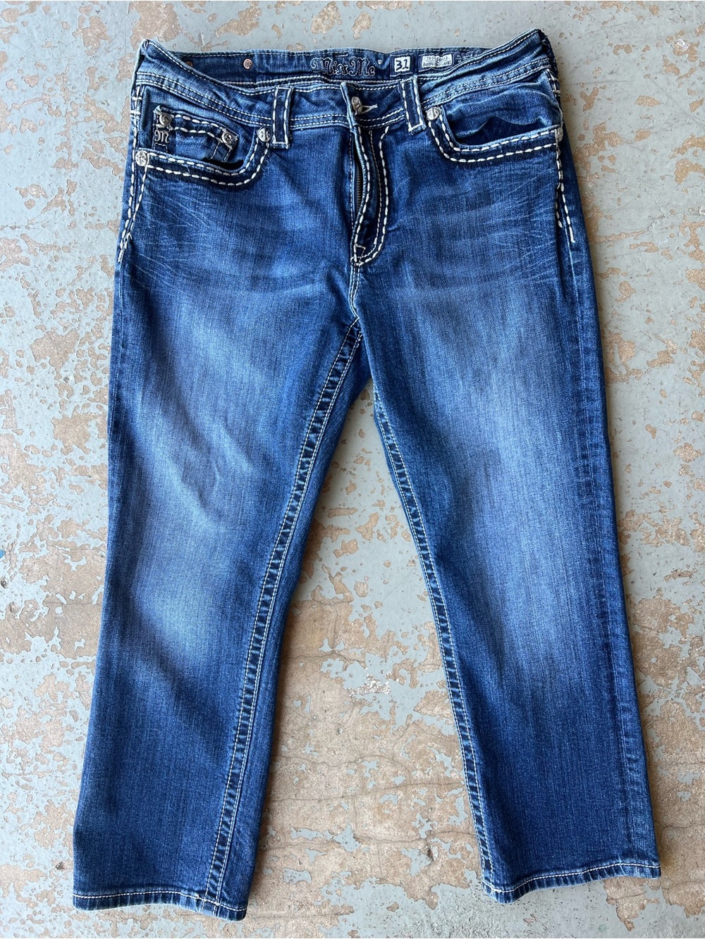 Miss Me 31 Embroidered Pocket Boyfriend Capri Jeans